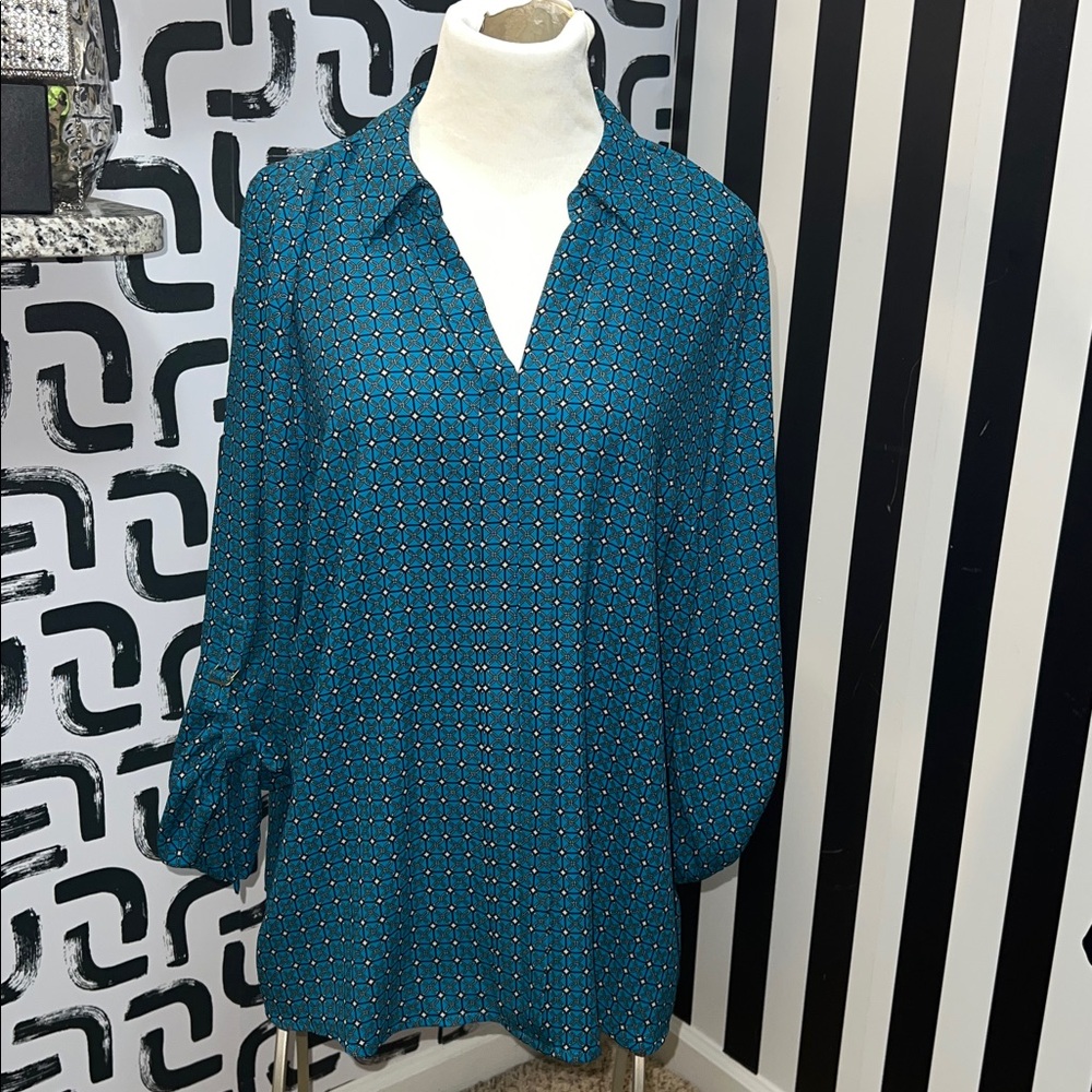 #61 Croft And Barrow Geometric shape Turquoise Blouse